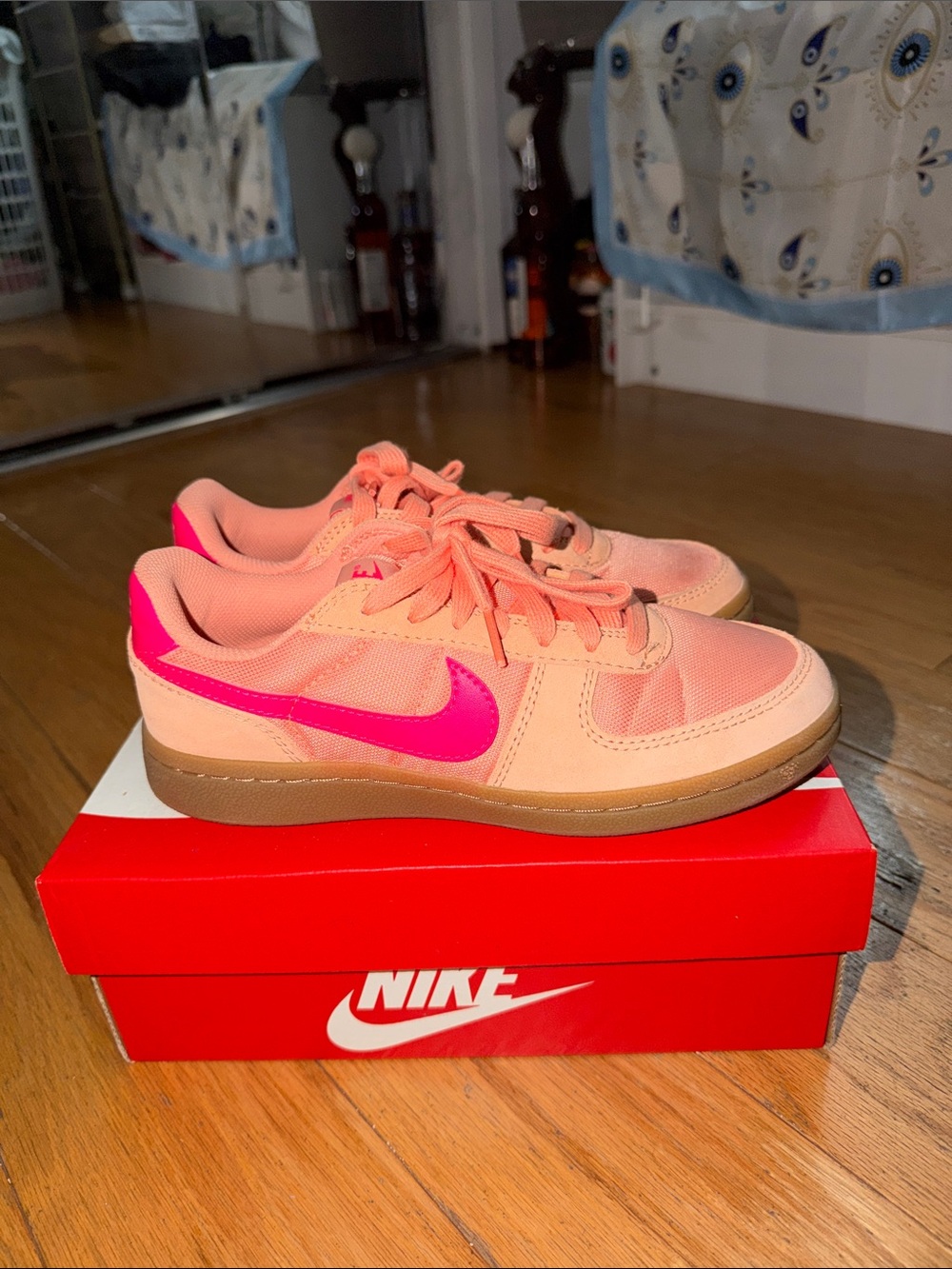 Nike Kids Coral Pink Low-Top Sneakers with Hot Pink Swoosh